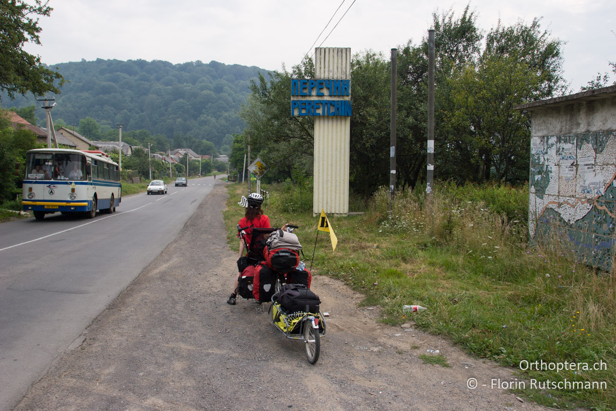 21.07.2007 Dorfeinfahrt nach Perechyn (Перечин). Ukraine