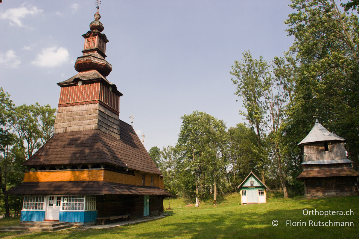 22.07.2007 Eine der typischen Holzkirchen der Karpaten, die teilweise bis auf das 10. Jahrhundert zurück zu führen sind. Hier in Pylypets (Пилипець). Ukraine