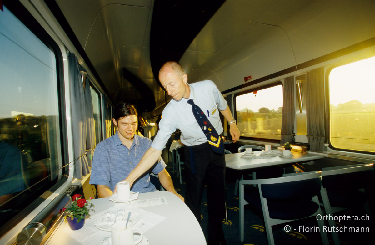 08.08.2004 Frühstück im City Night Line. Deutschland