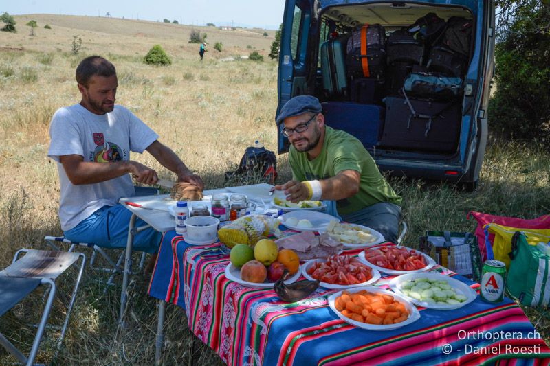 Die Leiter bereiten das Mittagessen - GR, Westmakedonien, Xino Nero, 10.07.2017